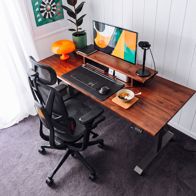 Chaise de bureau Contourra noire avec bureau assis debout Desky