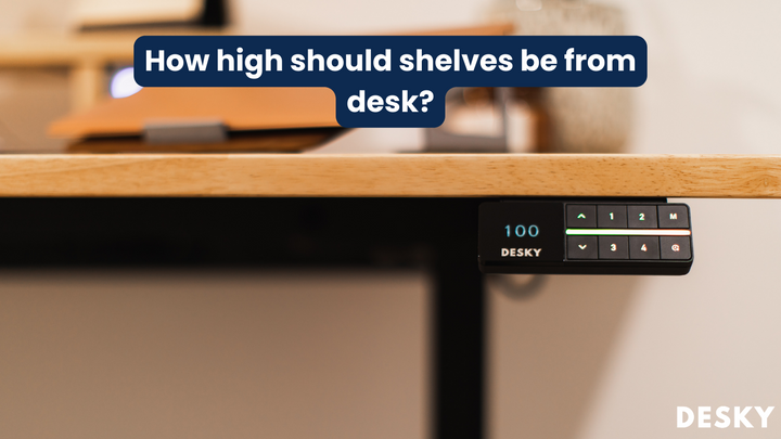 À quelle hauteur les étagères doivent-elles être placées au-dessus du bureau ?
