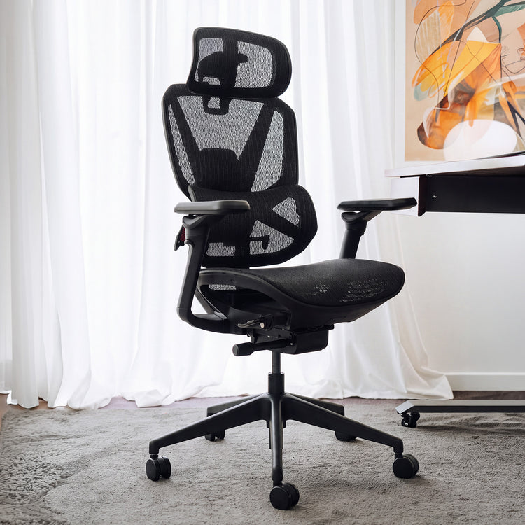 Chaise de bureau ergonomique Contourra dans un environnement de bureau
