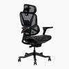 Chaise de bureau ergonomique moderne avec dossier, appui-tête et assise en maille grise, accoudoirs noirs et piètement étoile chromé à cinq branches sur roulettes, sur fond blanc.