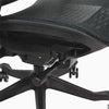 Chaise en maille Desky Contourra noire, hauteur d'assise réglable